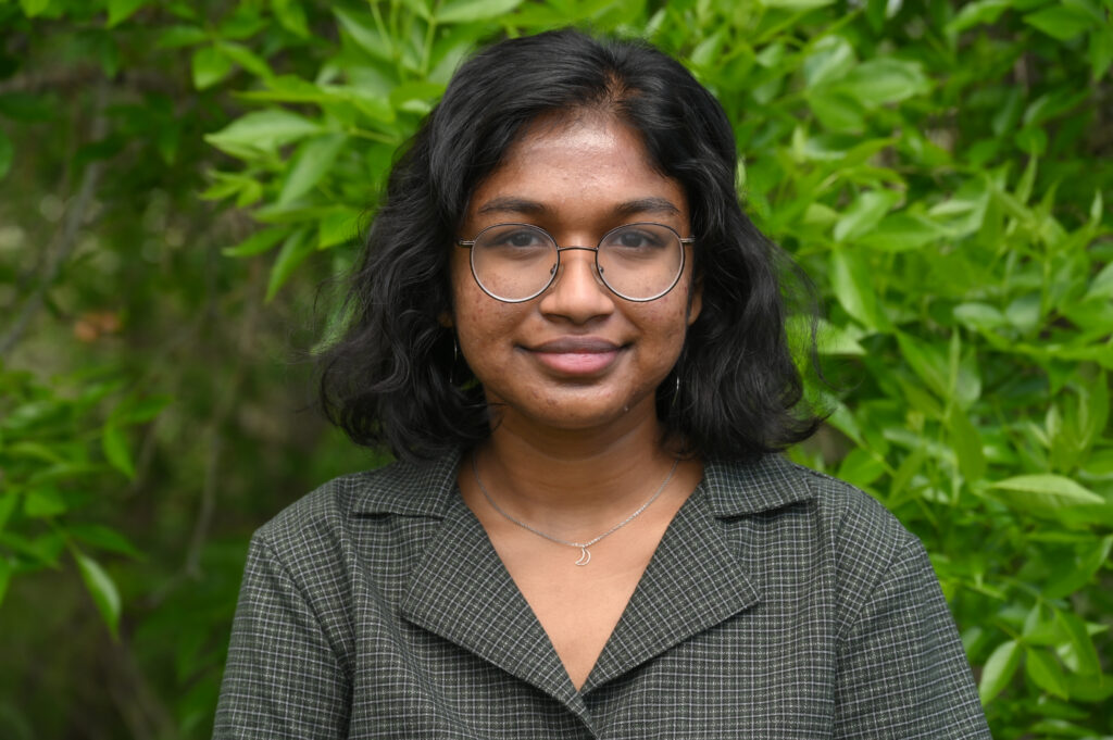 Headshot of 2022 RESESS intern Shradha Ravikumar.